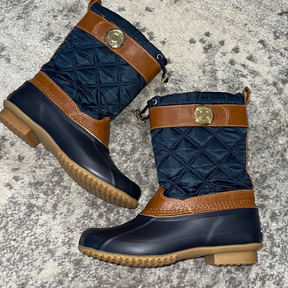 Tommy Hilfiger Shoes - Tommy Hilfiger Arcadia Snow Boots Gold hardware Size: 7 Navy quilted pattern